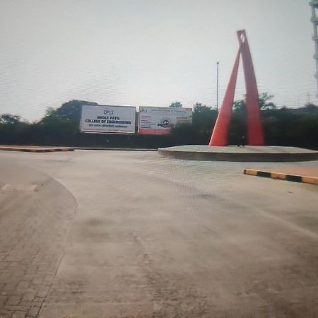 Pune Airport Eon Barclays Kharadi Luxe15 Suites Work Desks ภายนอก รูปภาพ