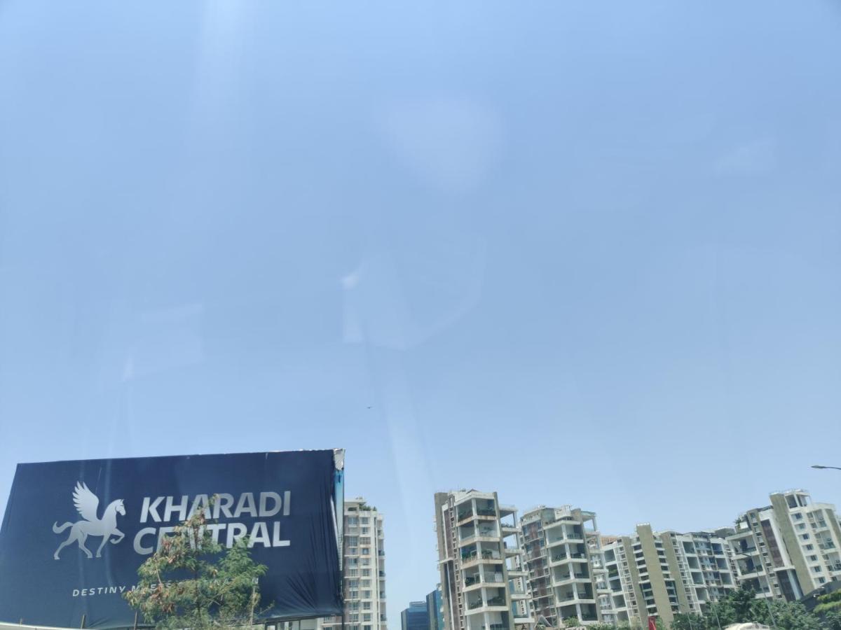 Pune Airport Eon Barclays Kharadi Luxe15 Suites Work Desks ภายนอก รูปภาพ